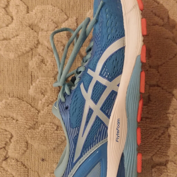 Womens Asics running shoes - Picture 6 of 6